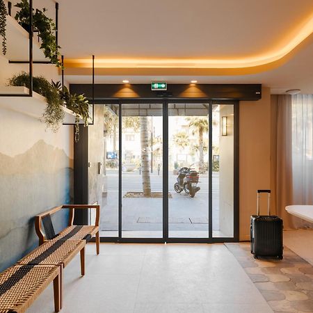 Hotel Yelo Promenade Powered By Sonder Niza Exterior foto