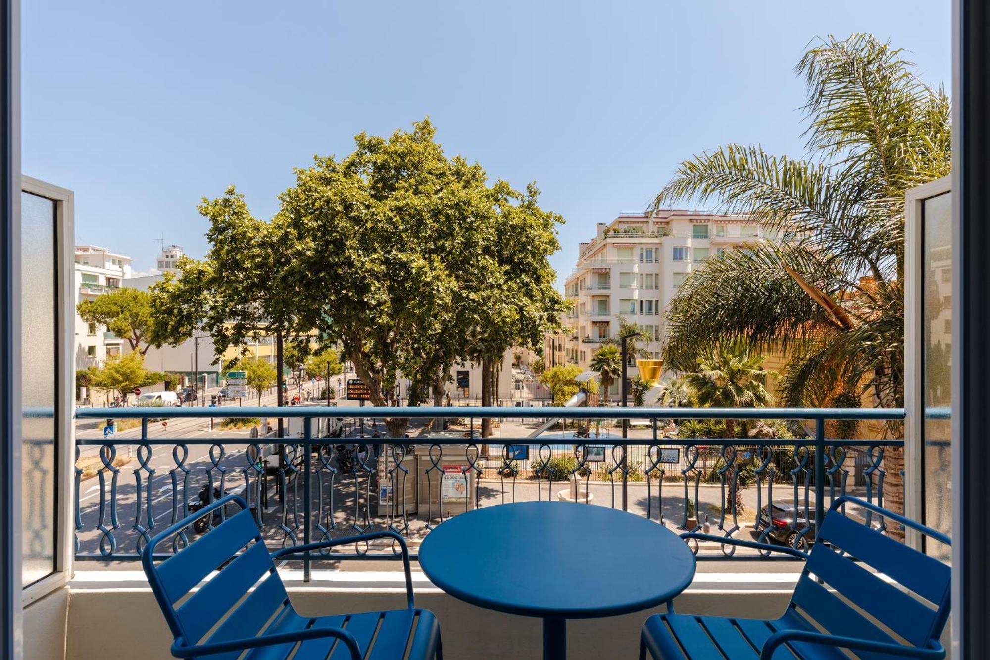 Hotel Yelo Promenade Powered By Sonder Niza Habitación foto