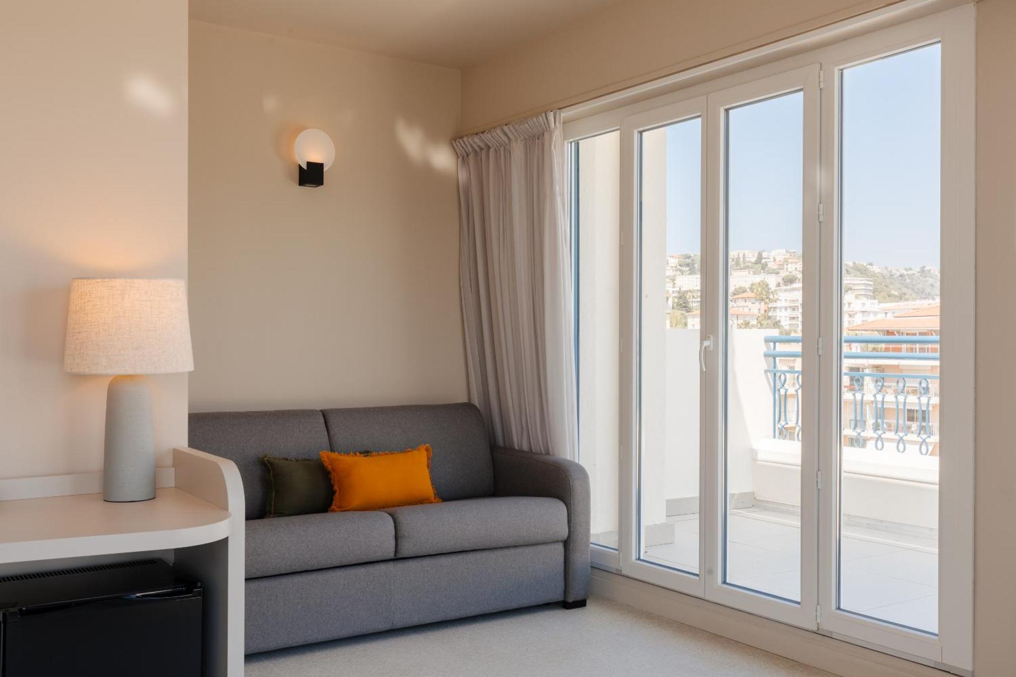 Hotel Yelo Promenade Powered By Sonder Niza Habitación foto