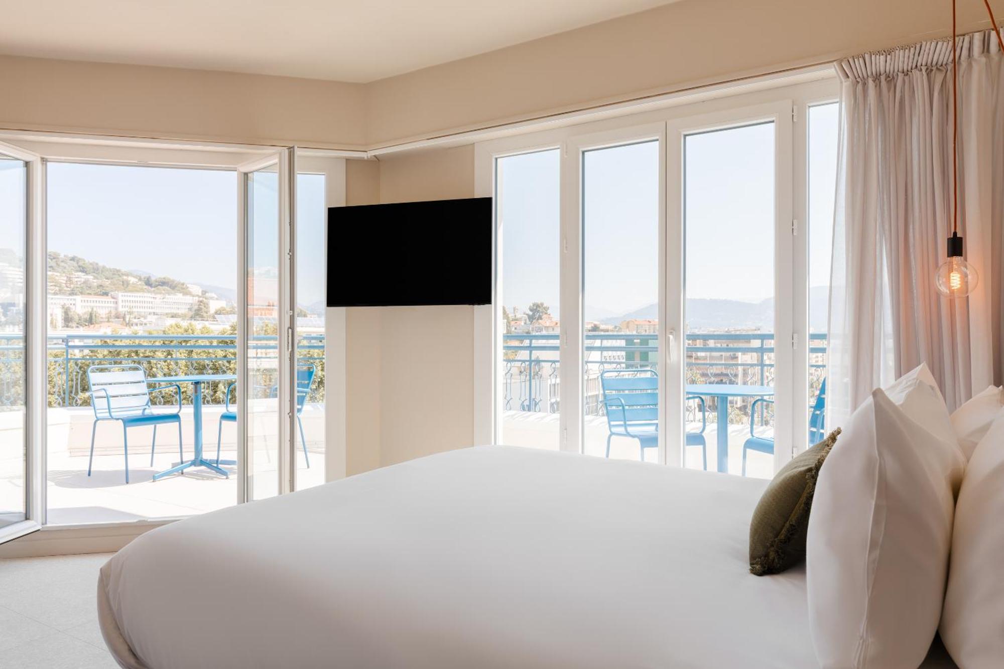 Hotel Yelo Promenade Powered By Sonder Niza Exterior foto