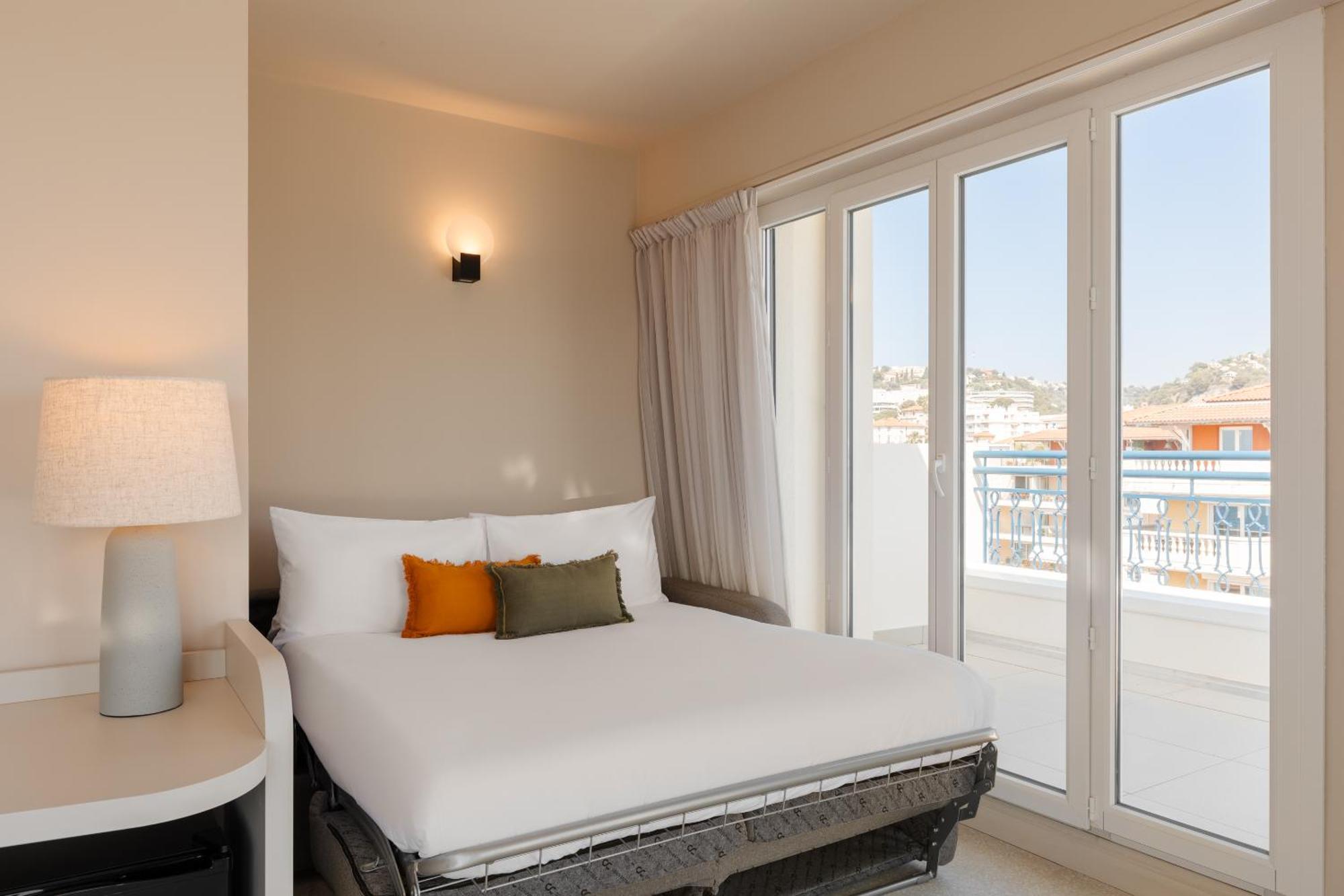 Hotel Yelo Promenade Powered By Sonder Niza Exterior foto