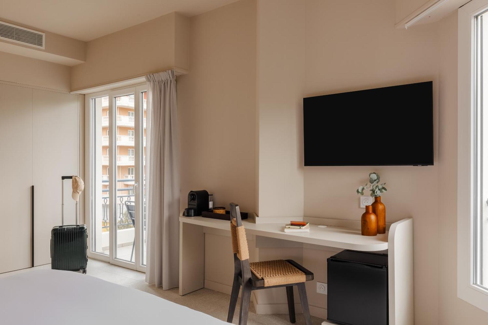 Hotel Yelo Promenade Powered By Sonder Niza Exterior foto