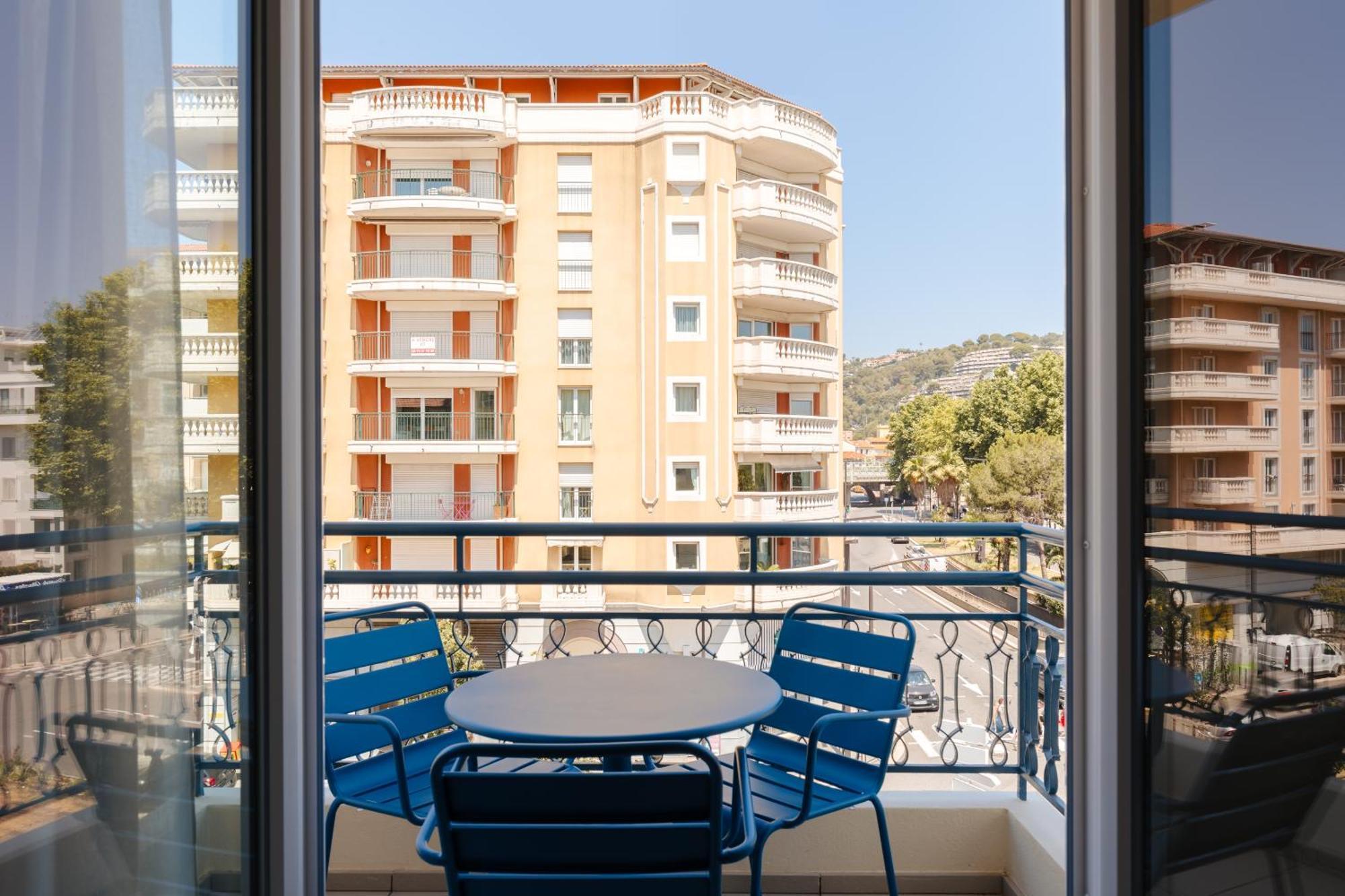 Hotel Yelo Promenade Powered By Sonder Niza Exterior foto